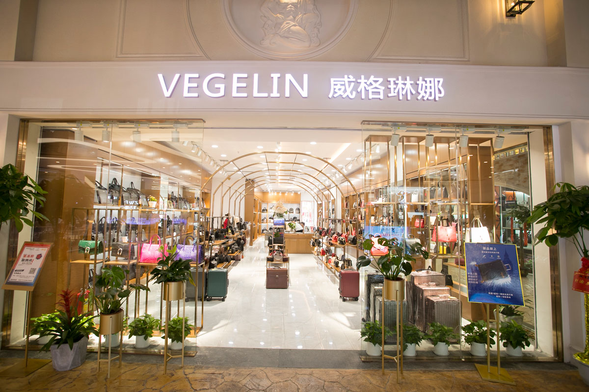 袋鼠皮具高橋店裝修設(shè)計效果圖_長沙高橋皮具城裝修_箱包店面裝修案例_長沙裝修公司_永祺商業(yè)裝飾